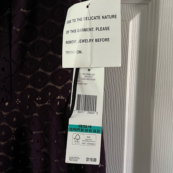 Plum lace cap sleeved dress - Picture 3 of 9